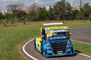 danilo dirani coloca iveco usual racing na segunda posicao no primeiro dia de atividades da copa truck em londrina