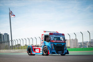 danilo dirani e wellington cirino levam iveco usual racing ao podio da copa truck em interlagos
