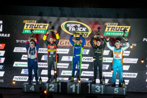 wellington cirino leva iveco usual racing ao podio na primeira corrida noturna da historia da copa truck