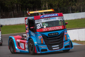 danilo dirani coloca iveco usual racing em 2 lugar no primeiro dia de atividades da copa truck em londrina