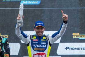 iveco usual racing sobe ao podio com danilo dirani na etapa de campo grande da copa truck