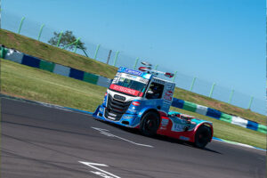 danilo dirani leva iveco usual racing ao top5 do grid de largada da primeira corrida da copa truck em santa cruz do sul