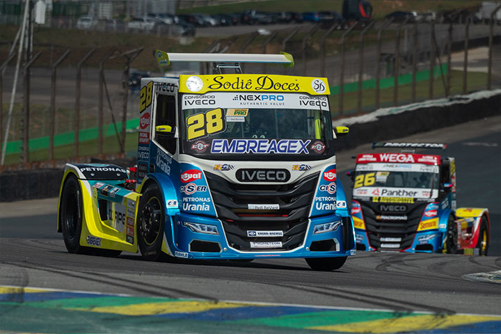 Iveco Usual Racing apresenta seus caminhões para a temporada 2025