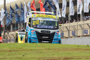 News 14 danilo dirani leva iveco usual racing ao quarto lugar em cascavel e segue na briga pelo titulo