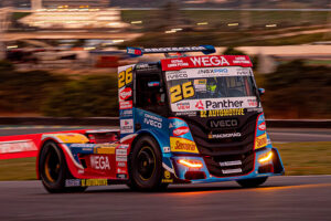 News 11 danilo dirani leva iveco usual racing ao terceiro lugar do grid da copa truck em interlagos