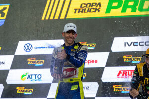 News 5 iveco usual racing chega a londrina embalada por vitoria de danilo dirani em cuiaba e mira disputa do titulo da copa truck