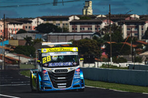 News 4 iveco usual racing lidera sexta feira de treinos da copa truck na classe pro e elite com danilo dirani e djalma pivetta