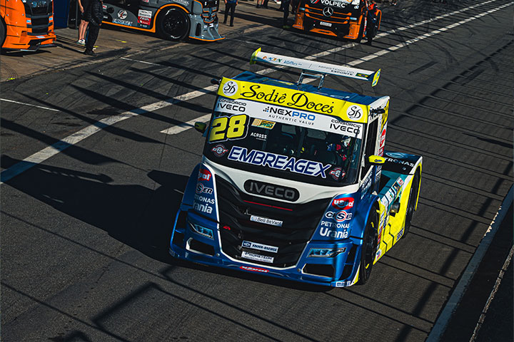 Home 2 danilo dirani e vice lider da copa truck nos treinos livres de curvelo em dia de duplo top10 para iveco usual racing